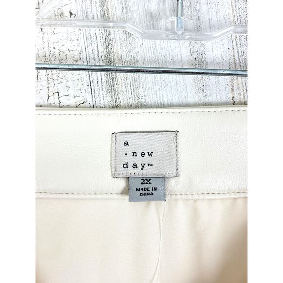 A New Day Womens plus 2X Faux Leather Mini Skirt Cream new lined soft - Picture 7 of 8